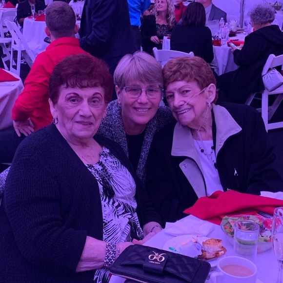 Meet your Posher, Laura - Picture 1 of 1